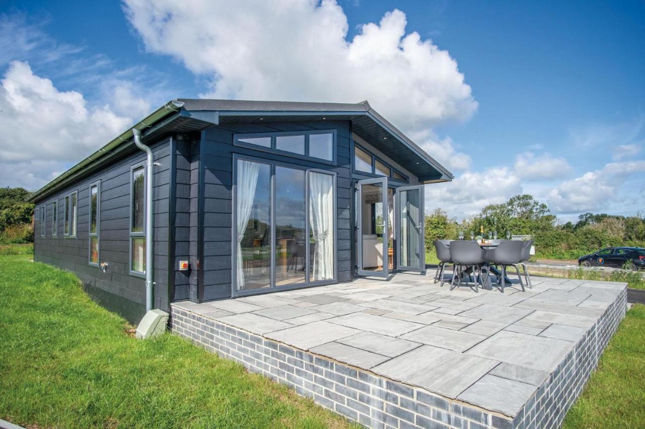 Swanlake Lodge - 3 Bedroom Holiday Home - Penally Eksteriør billede